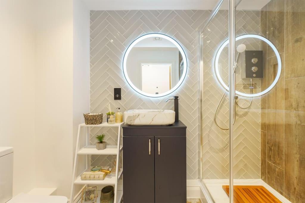 Darlington - 2 Bedroom Luxury Apartment By Mint Stays Bristol Buitenkant foto