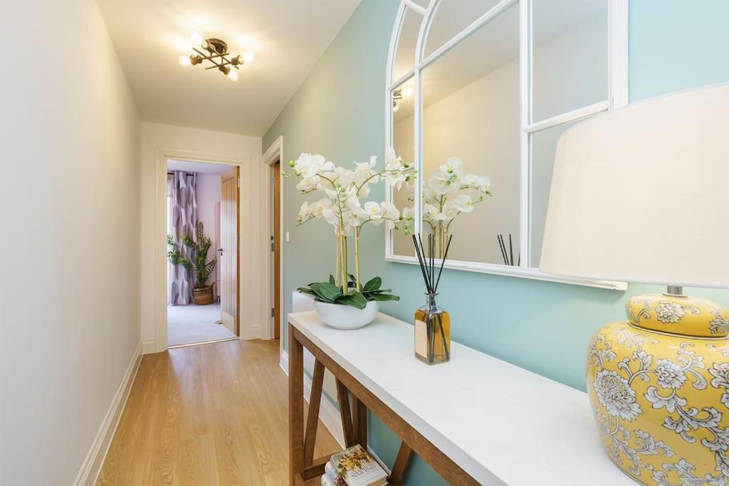Darlington - 2 Bedroom Luxury Apartment By Mint Stays Bristol Buitenkant foto